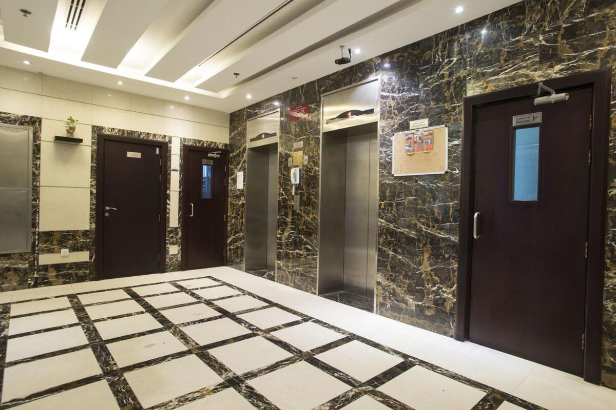 Fashion Partition Near Mall Of The Emirates Проживання в сім'ї