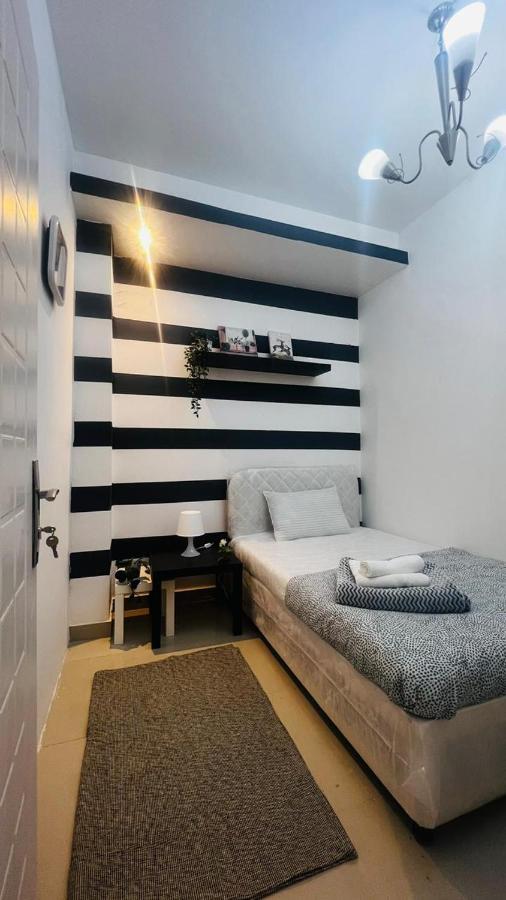 Проживання в сім'ї Fashion Partition Near Mall Of The Emirates